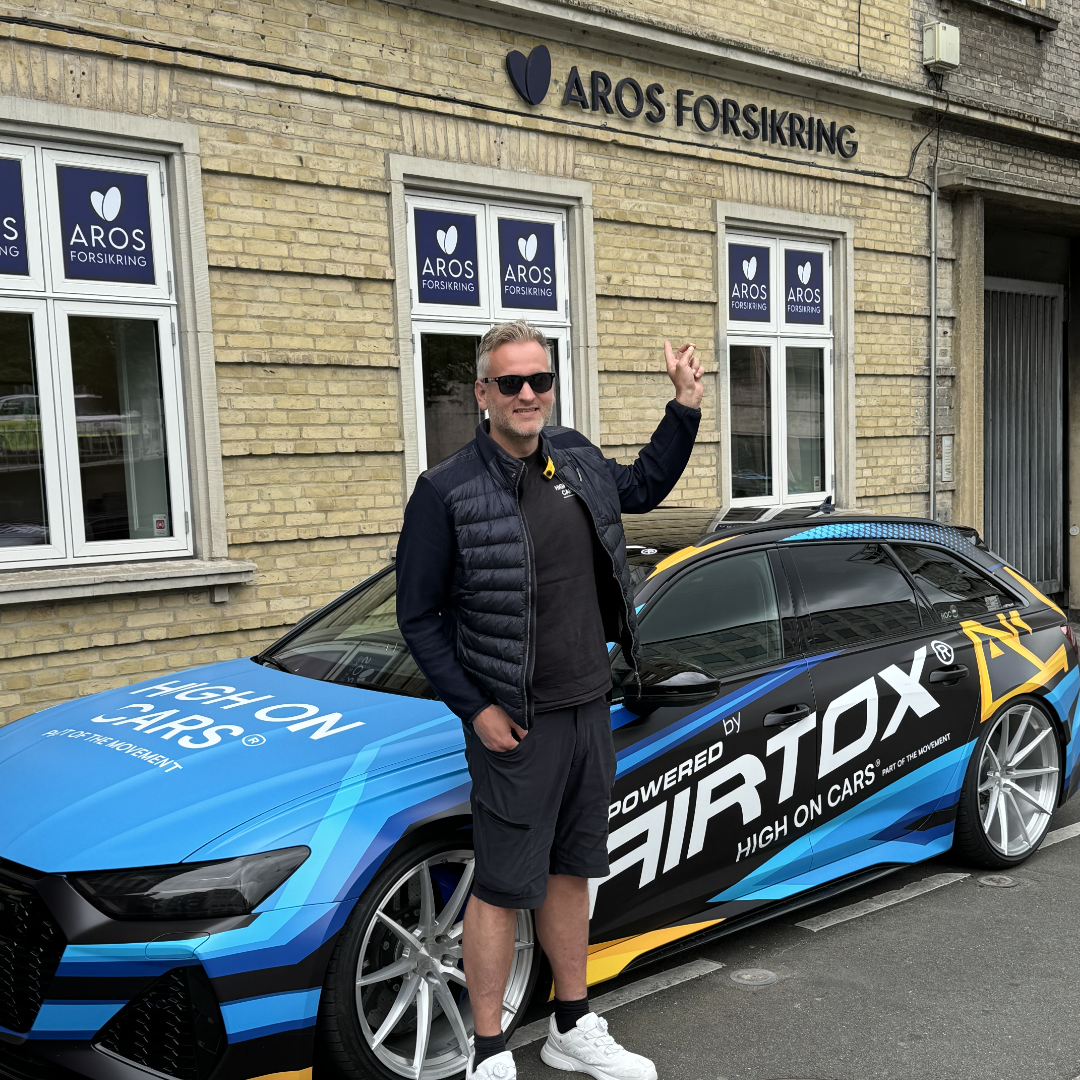 Niels Becker foran forsikringsbutik på Park Alle 1