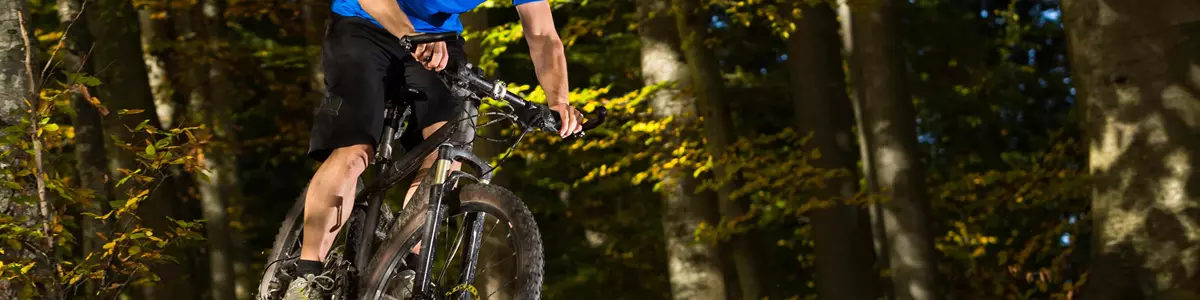 Du bruger din cykel på arbejde, i skole eller til motionscykling. Så et cykeltyveri gør din hverdag meget mere besværligt. Men der er desværre en stigning i tyveri af cykler, og især tyveri af dyre racer- og mountainbikecykler er et hastigt voksende problem. I denne artikel får du tips til at mindske sandsynligheden for, at cykeltyven får lyst til at stjæle din cykel.