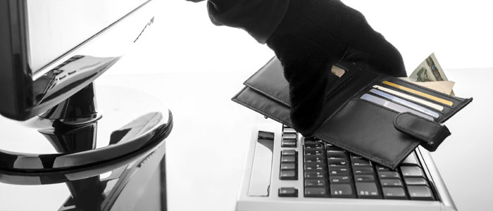 Når du færdes på internettet, efterlader du spor af private oplysninger. Spor, som kriminelle kan opsnappe og misbruge. Har du en Aros Indboforsikring, er du automatisk dækket af en ID-sikring.