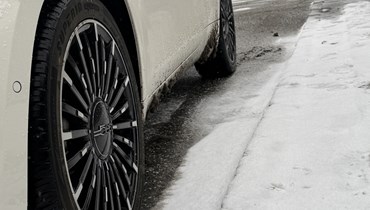 Hvordan forebygger du skader på dit hus, din bil og ikke mindst dig selv under en snestorm, og hvad skal du gøre, hvis uheldet alligevel er ude? I denne artikel får du en række forebyggende råd, ligesom vi også guider dig til, hvordan du skal forholde dig, hvis uheldet er ude.