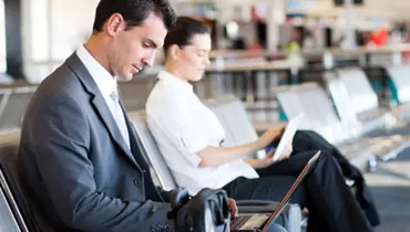 Befinder du dig et sted, hvor et terrorangreb lige har fundet sted, er der hjælp at hente, når du har tilvalgt en Årsrejseforsikring til din Indboforsikring hos Aros Forsikring. Vi hjælper dig, hvis du får brug for indlogering, eller du ikke kan rejse videre til dit feriemål på grund af, at lufthavnen er lukket, eller du får brug for hjemrejse.