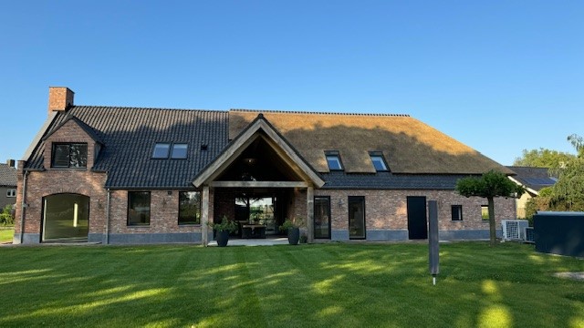 Bedrijfswoning met schuur in Oud-Gastel af tot in de puntjes