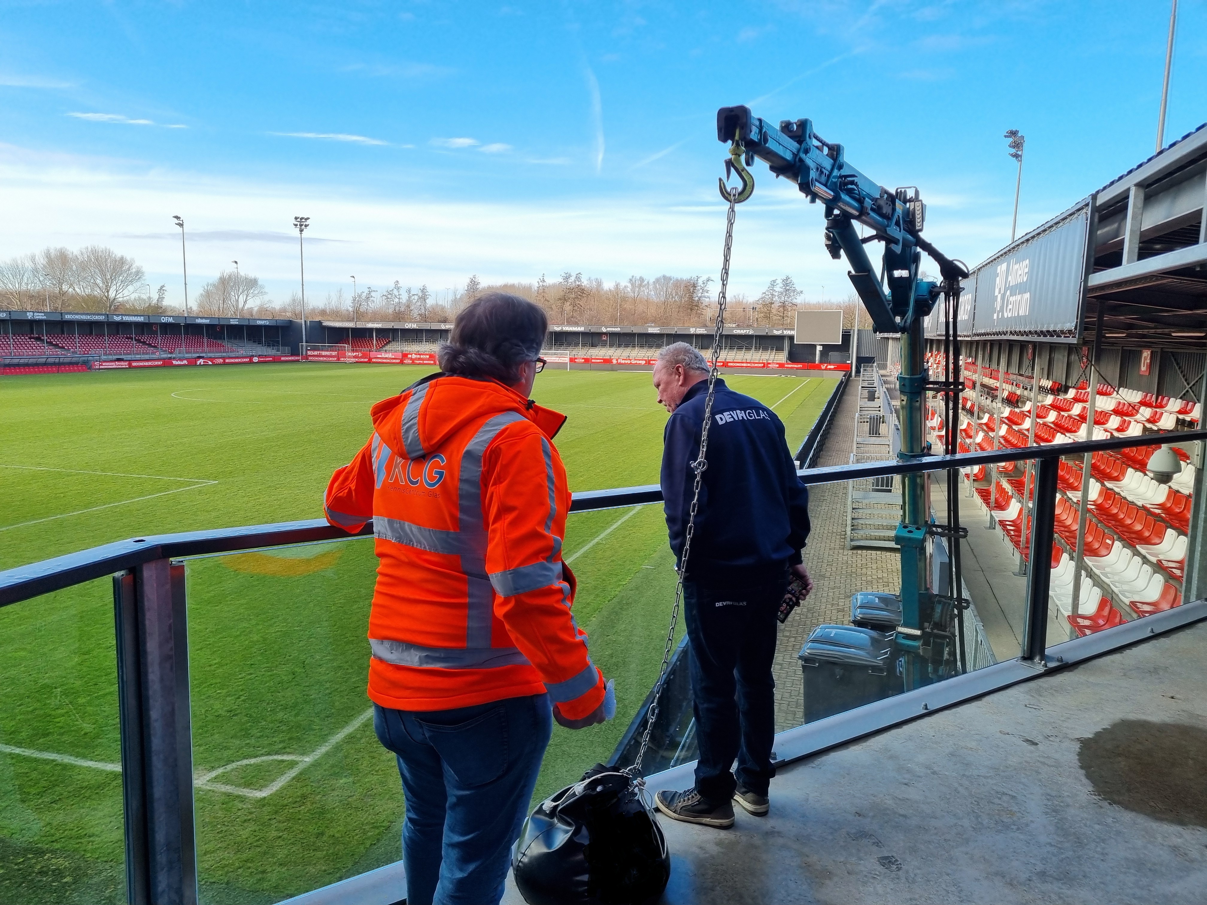 Succesvolle glasparelzakslingerproef bij Almere City FC: veiligheid bevestigd
