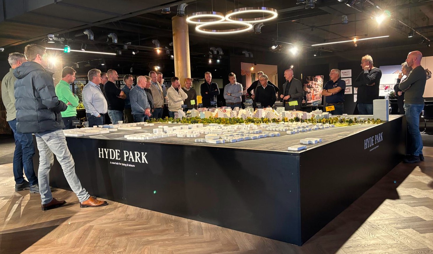 Afdeling Midden-Holland kijkt de ogen uit bij Hyde Park