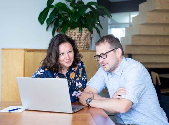 Gebruik maken van een glasvezelaansluiting door je aan te melden bij een telecomaanbieder