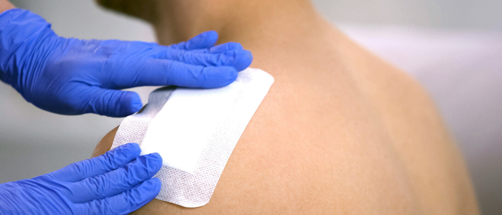 Compress to be placed on a patient's shoulder