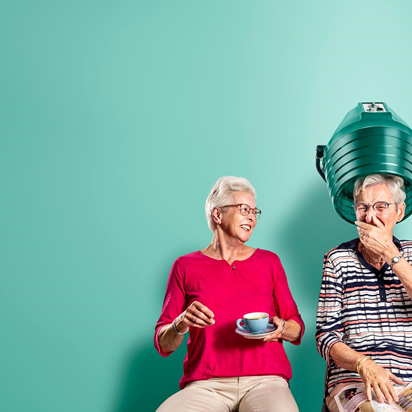 2 huurders van Woonzorg Nederland in plezierig gesprek