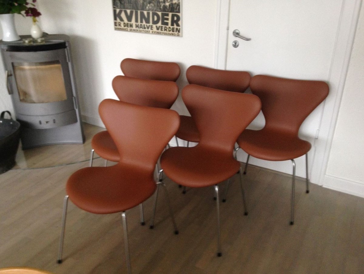 Du kan få Arne Jacobsens ’Syver-stol’ i forskellige prisklasser på DBA. Den billigste koster 200 kroner