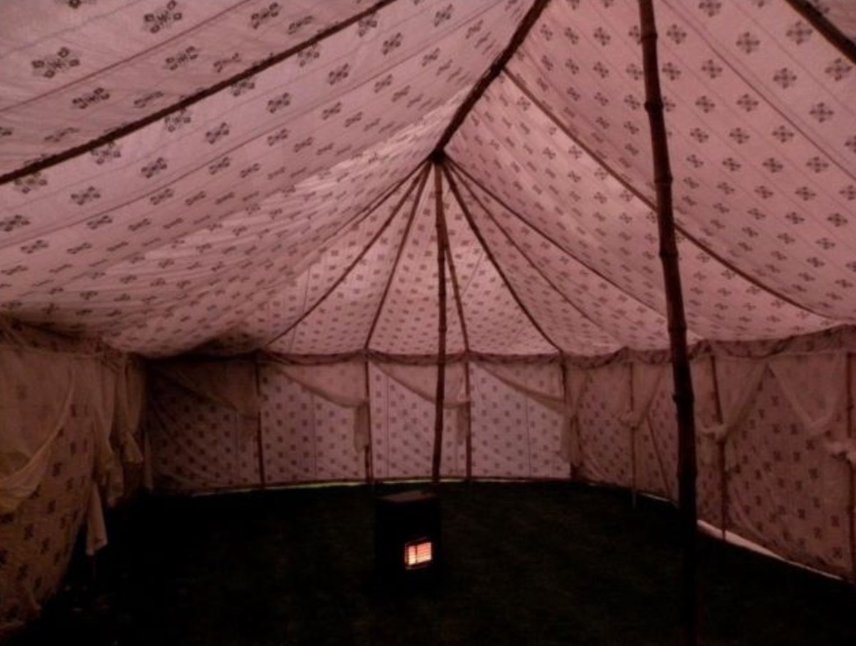 Brit siger, det koster omkring 16.000 kroner at leje et lignende telt - blot for en weekend