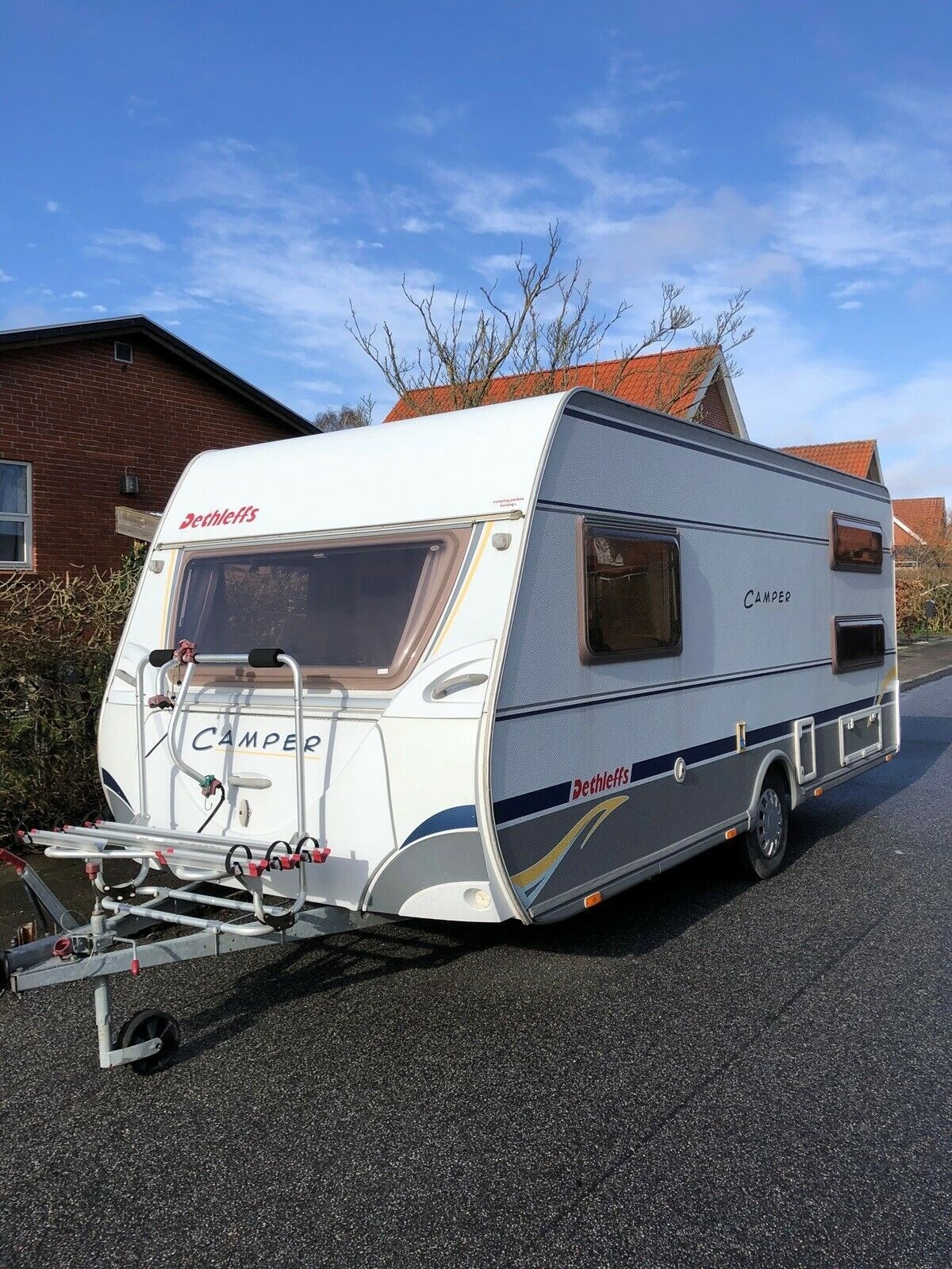 Lige nu har Uffe denne nysynede campingvogn fra Dethleffs Dethleffs til salg i Viborg. For 75.000 kroner kan den blive din