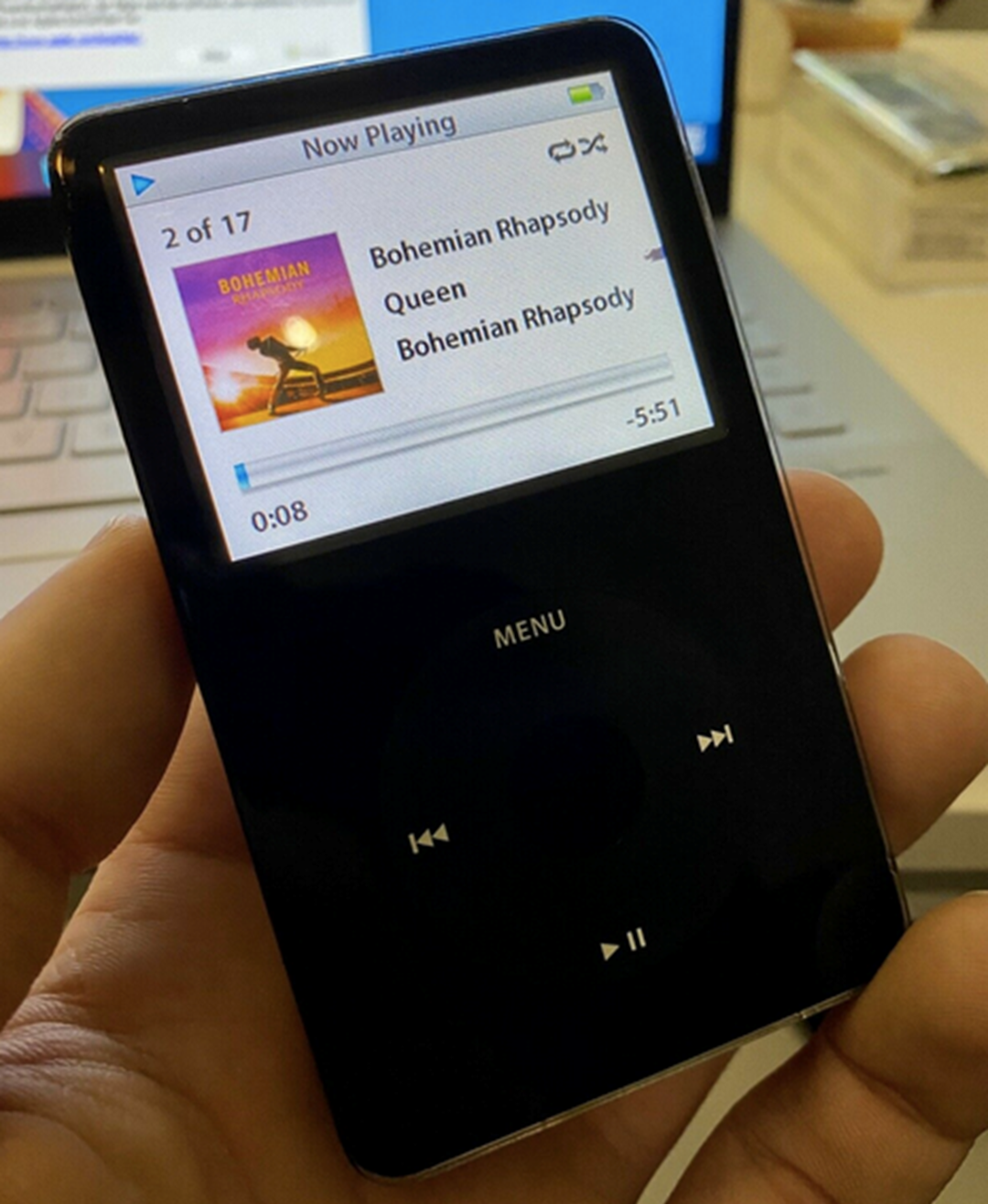 Carl-Emil fra Svendborg vil gerne have 1.000 kroner for denne femte generation iPod Classic med 80 gigabyte. Og det virker ikke urealistisk, når man ser, hvad denne version sælges for mange andre steder.