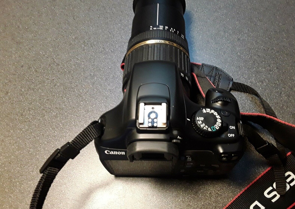 Jens fra Farum har dette kamera til salg lige nu på DBA. Det er et Canon, EOS 1100D.