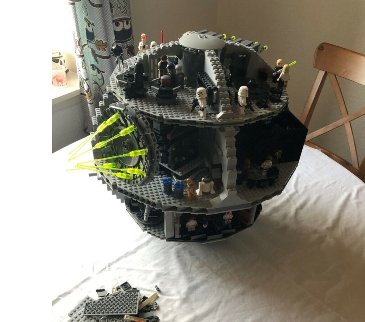 Lego Star Wars kan du finde en masse af på DBA, og denne model er lige nu til salg for 1.500 kroner. Det er Peder fra Rønde i Jylland, der har denne dødsstjerne til salg.