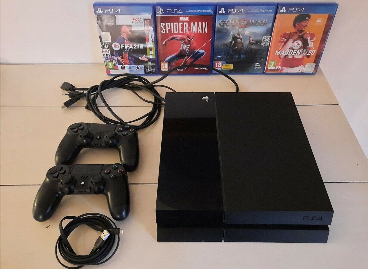 1.000 kroner skal du slippe, hvis denne PlayStation 4 med tilhørende spil skal blive din. Konsollen med tilbehør er sat til salg af DBA-brugeren Tobias fra Vejle.