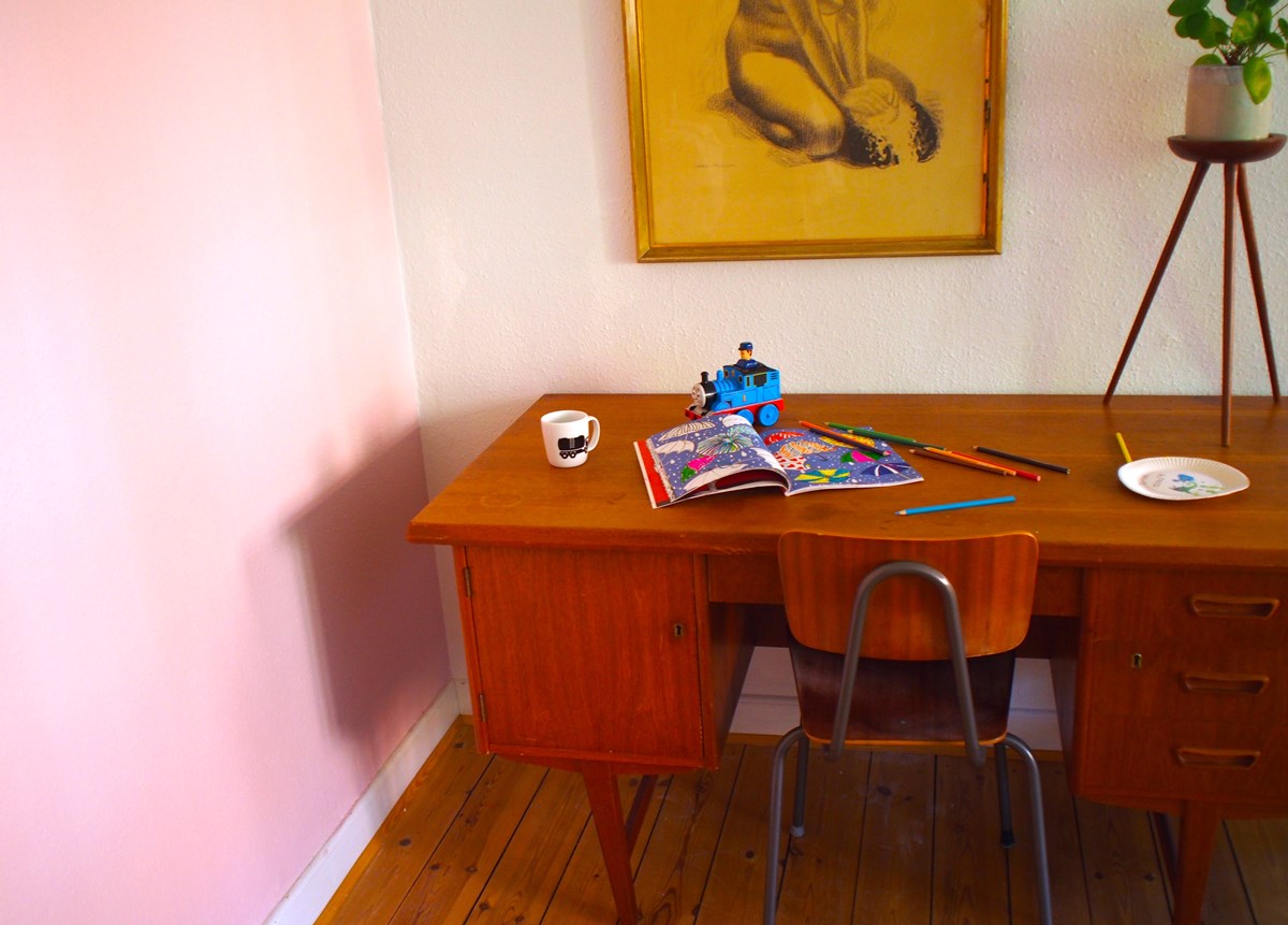 Det fineste lille teakskrivebord og skolestol - begge dele fundet på DBA