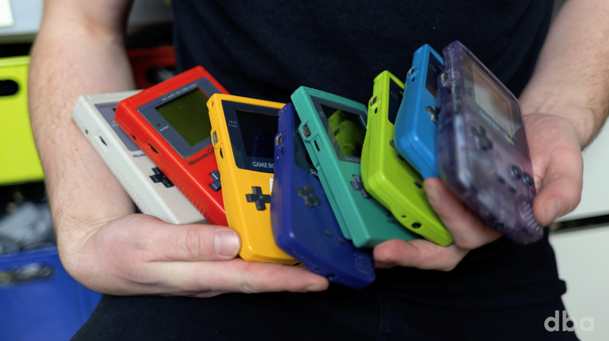 Vidste du, at Nintendo Gameboy-konsollen findes i 38 forskellige farver og editions?