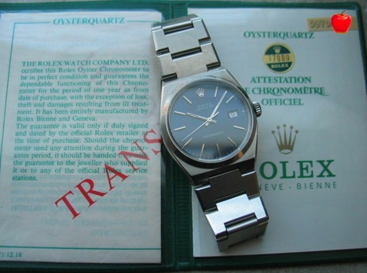 Et Rolex Oysterquartz med flot blå urskive - og det originale købscertifikat. Et absolut plus! Og et absolut flot ur
