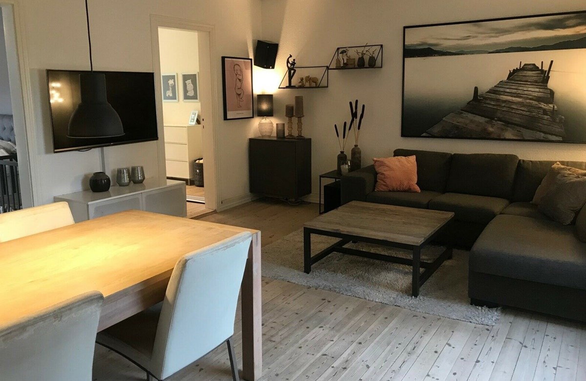 Ulrikke har lige nu sin andelsbolig i Lyngby til salg på DBA. Den håber hun at få 1.432.280 kroner for. Lejligheden har 3 værelser og indeholder 70 kvadratmeter.
