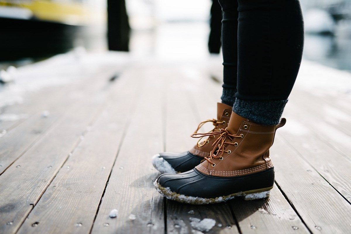 Varme fødder er afgørende for at komme godt igennem vinteren. Køb gode støvler til dig selv og familien brugt, de skal alligevel dækkes af sne og mudder, så det er vigtigere, at de er varme, end at de er pæne.