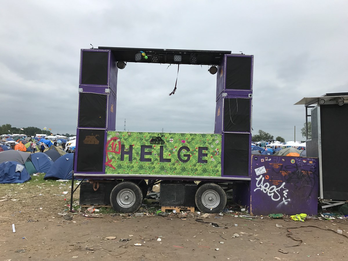 Camp Helge har brugt 70.000 kroner i alt på deres festivalanlæg. Foto: Julie Schoen og Sophia Hald