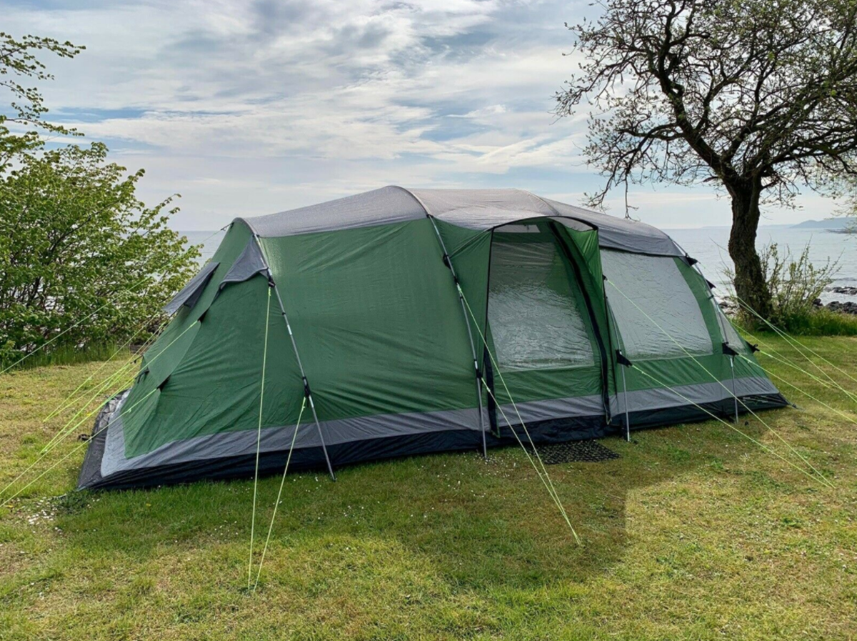 Et XL telt fra Outwell som dette er dyrt fra nyt. På DBA? 3.500 kroner! Det er Stine fra Korsør, der sælger dette Outwell-telt.