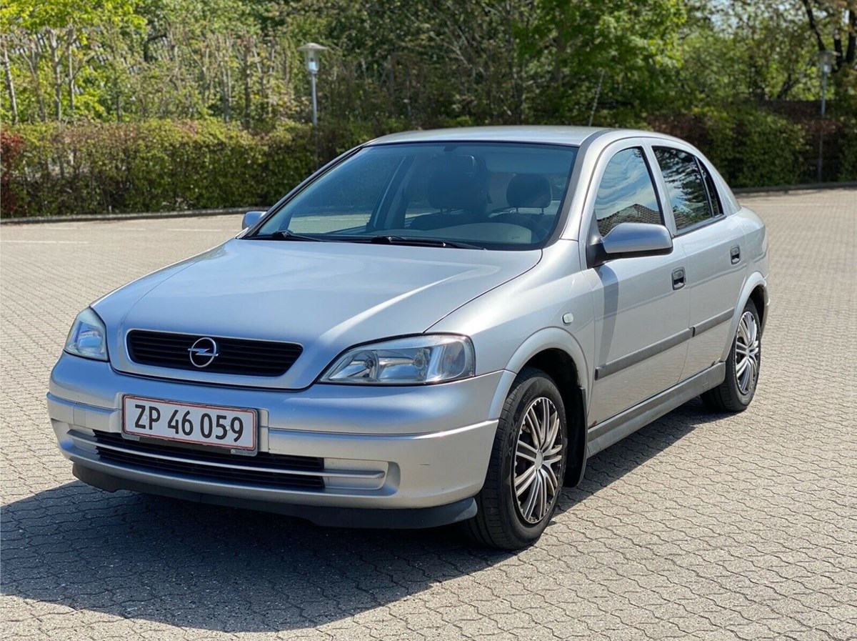 Privatsælgeren Rasmus fra Skødstrup sælger denne Opel Astra for bare 7.999 kroner, der ellers har været i et ældre ægtepars varetægt i over 10 år.