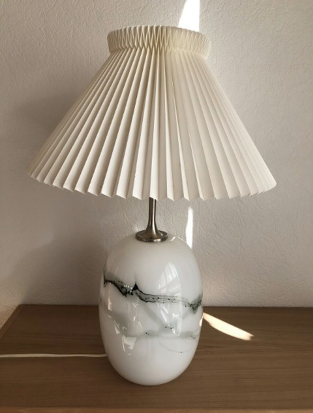 Denne lampe skal du punge 1.200 kroner ud for, hvis den skal blive din. Det er Dorthe fra Pandrup nær Blokhus, der har lampen til salg på DBA