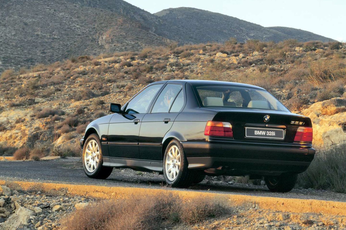 Model E30 blev afløst af model E36, som kom på banen i slutningen af 1990. E30 var dog fortsat så efterspurgt, at produktionen varede ved i yderligere nogle år. PR-foto: BMW