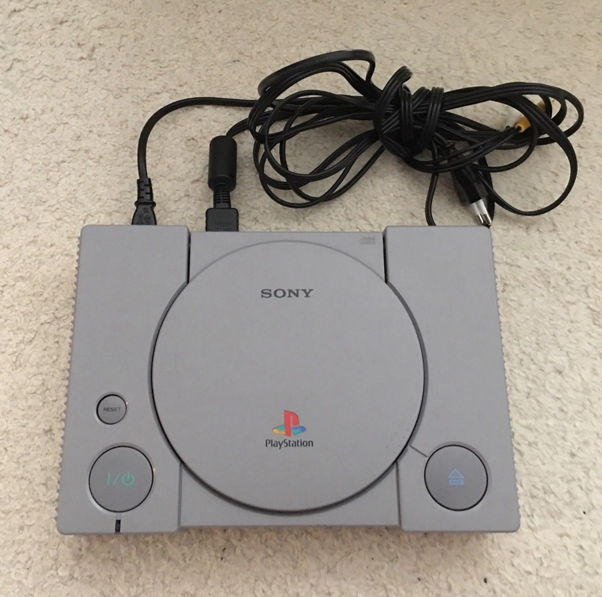 Du vælger en PlayStation (PS1), hvis du synes, de gamle retro-spil bare er det fedeste