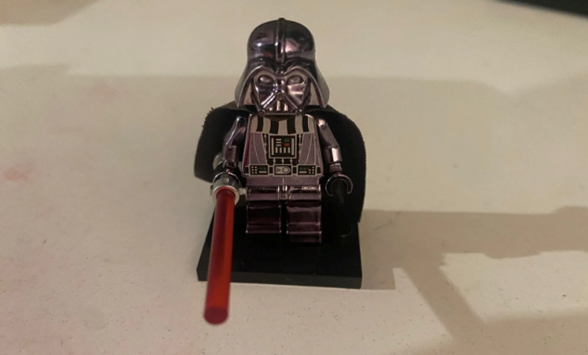 1.800 kroner. Det vil Jens fra Farsø have i bytte for denne Lego Star Wars-figur, som han i skrivende stund har til salg her på DBA. 