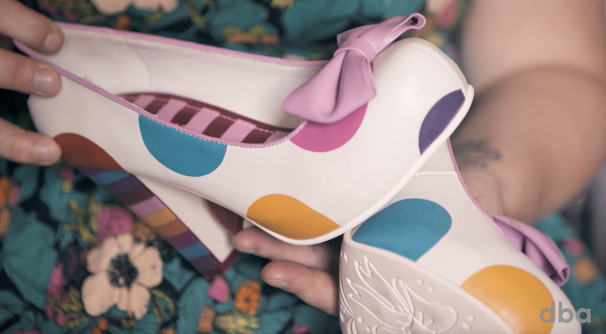 Lola Ramonas sko og tasker er designet af Gitte Sandquist. Mærket blev lanceret i 2006.