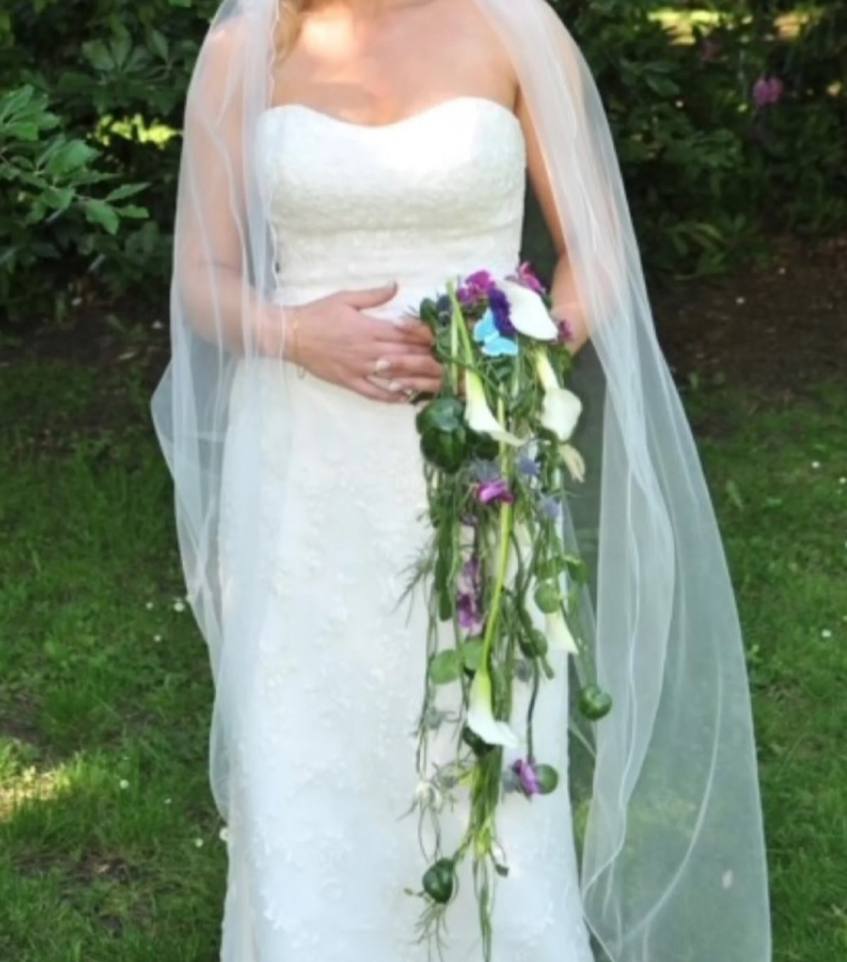 Jennifer fra Randers NV har denne brudekjole til salg på DBA for 1.000 kroner. Nyprisen var 9.000 kroner, skriver hun og oplyser også, at brudekjolen er størrelse 40-42, og at hun selv er 179 centimeter høj.
