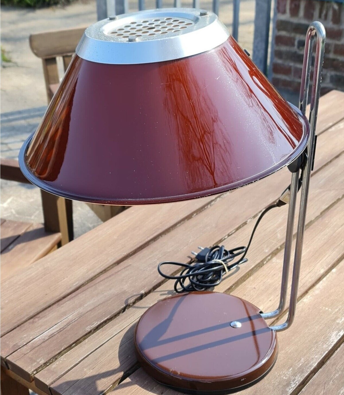 Denne bordlampe fra mærket MARS har Anni lige nu til salg på DBA. Lampen vil hun have 325 kroner for, og den kan du finde i Silkeborg, hvor hun bor