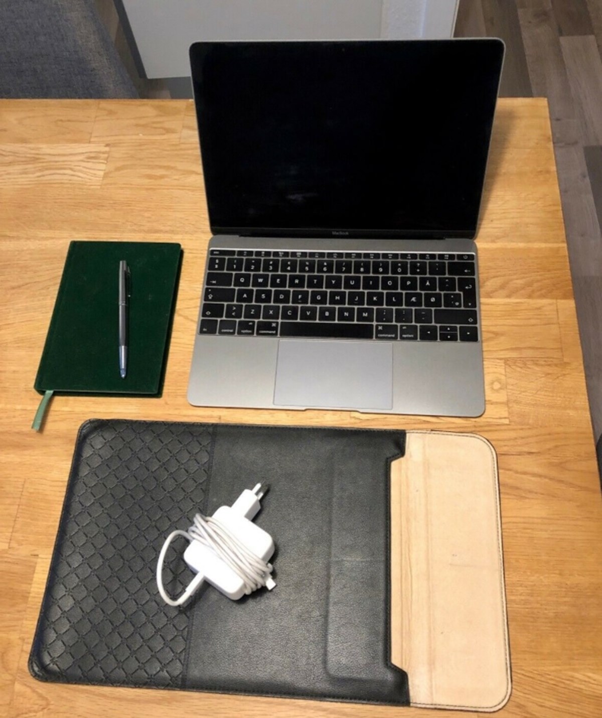 : I København N har Henrik denne Macbook til salg. Han håber at få 4.600 kroner i bytte for den. Macbooken er en12” Retina (Early 2016) med 1.1 GHz