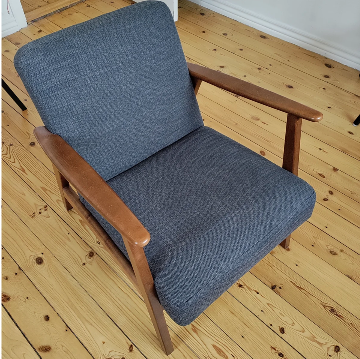 Lænestolen her sælger Rasmus fra København til 900 kroner.