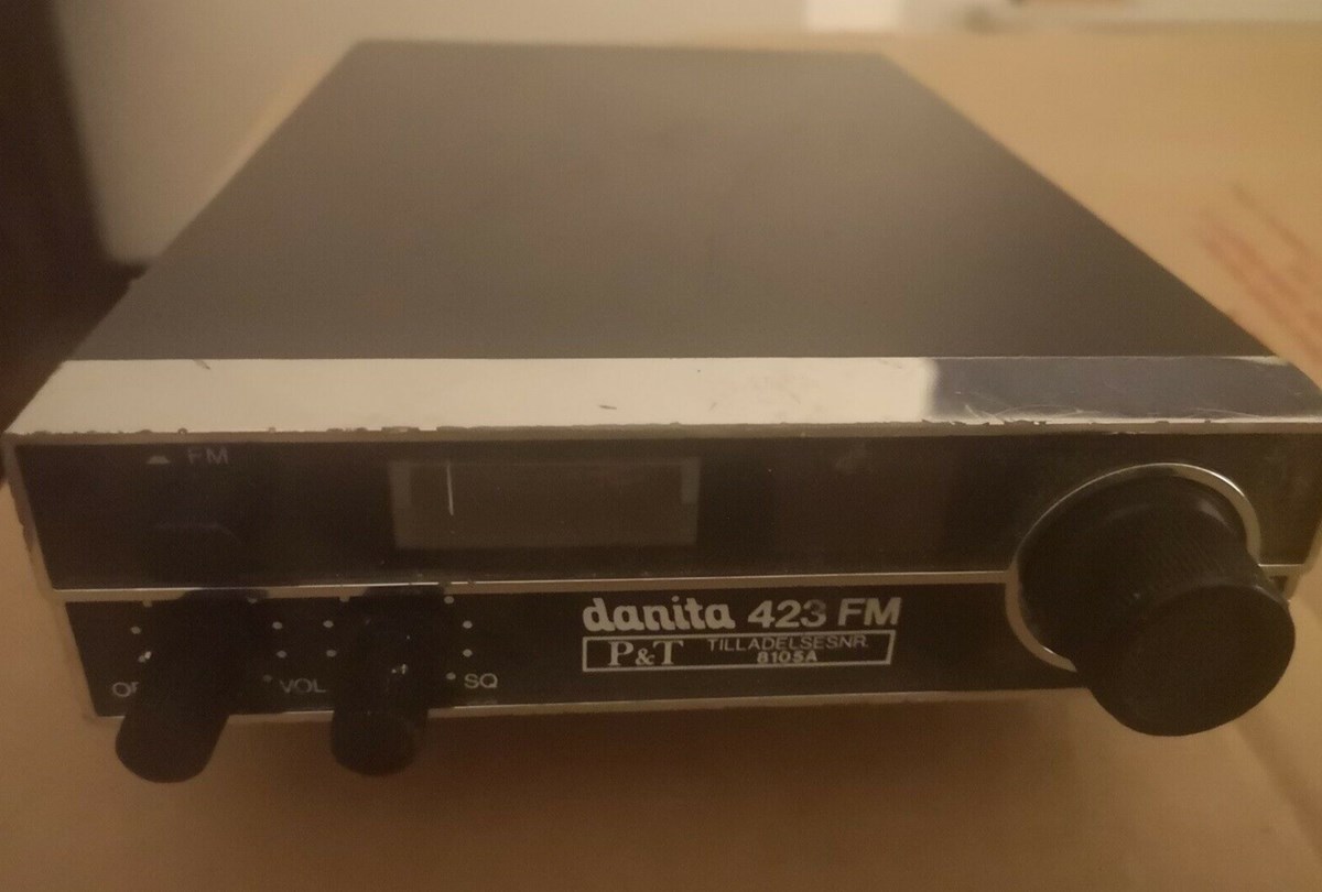 Leila fra Horsens har denne walkie talkie fra mærket ’Danita’ til salg på DBA. Hun håber at få 250 kroner for den.
