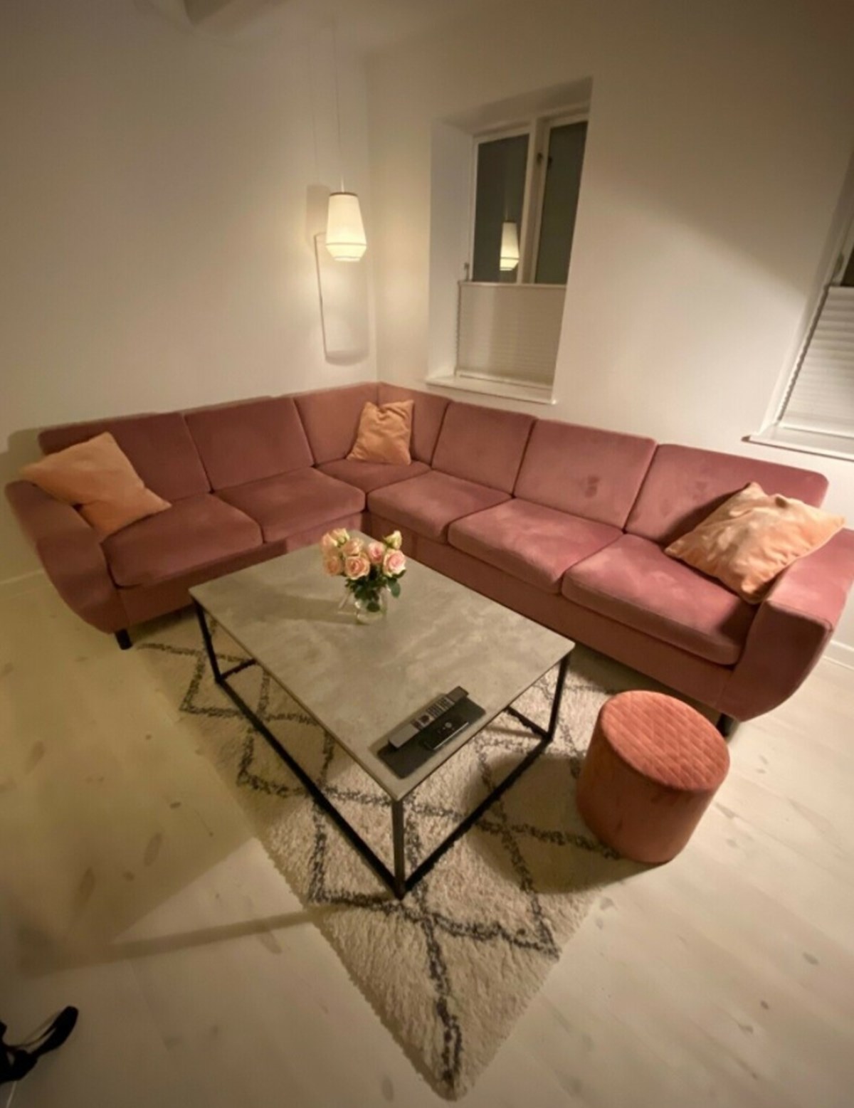 Simon i Dragør sælger denne sofa på DBA. Han håber at få 6.000 kroner for den. Sofaen er en 5-personers sofa