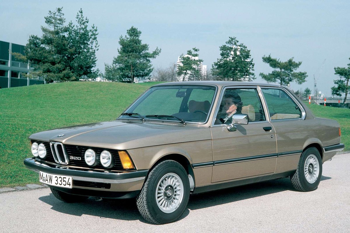 En BMW 3-serie i anden generation, der blandt kendere kaldes E30. De første modeller blev lanceret i 1982. PR-foto: BMW