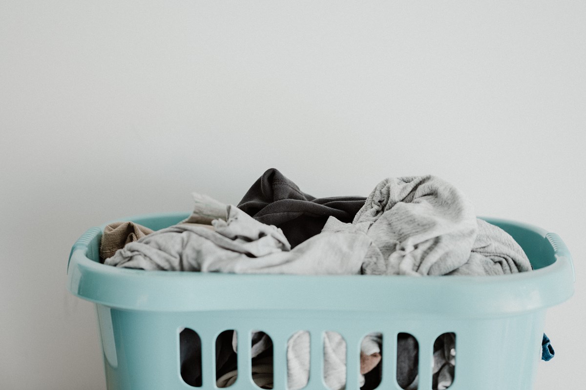 Både vask og opbevar dit tøj hensigtsmæssigt, hvis du gerne vil passe på det.