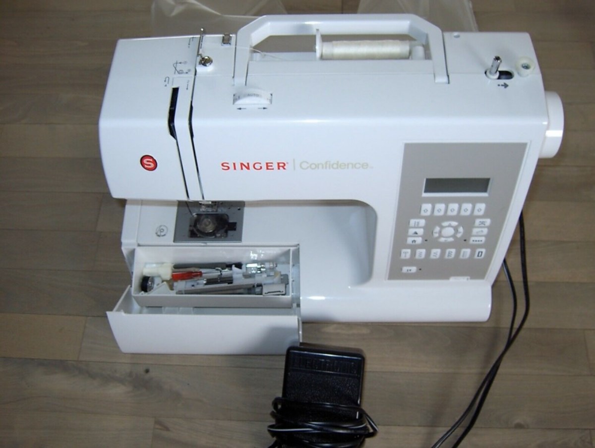 1.250 kroner koster denne symaskine lige nu på DBA. Det er Hans fra Esbjerg, der har den til salg. Og han kommer formegentlig af med den inden jul, for symaskine er en af de ting, som danskerne er ivrige på tasterne efter i december, viser vores undersøgelse