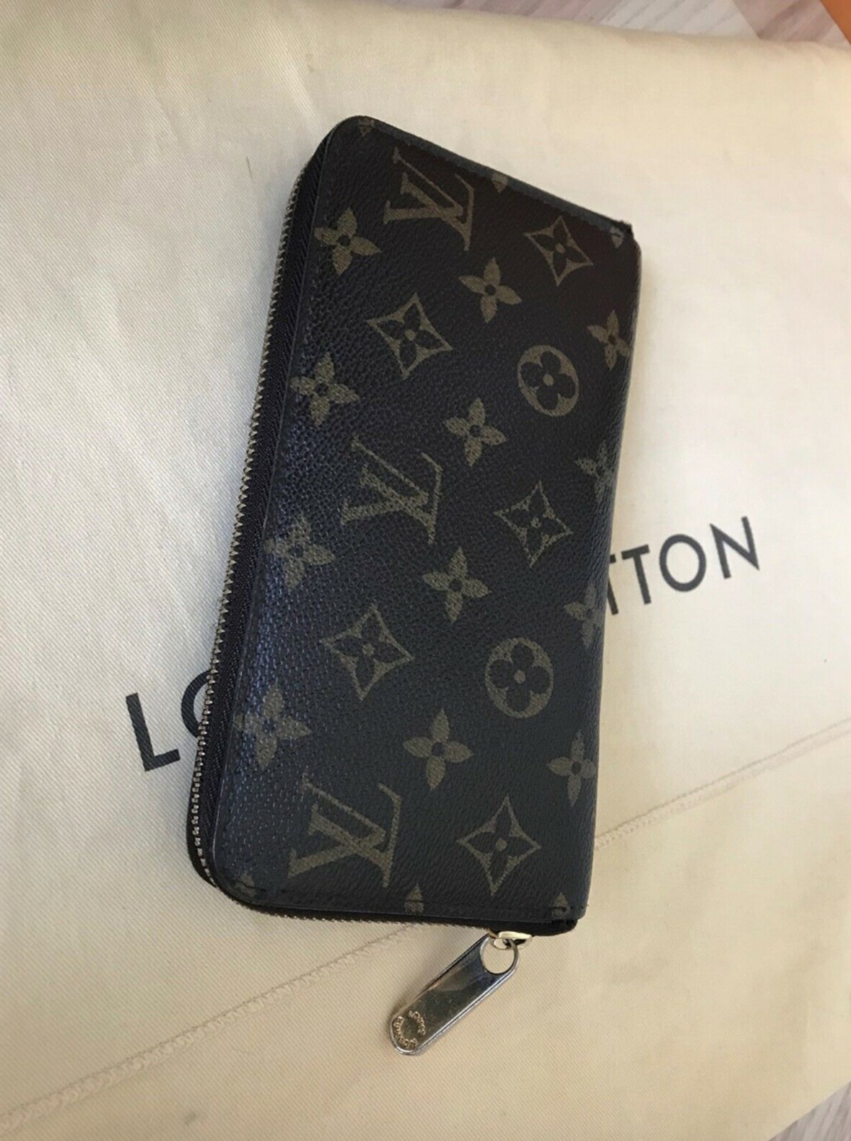 Du kan finde både tasker, nøgleringe og punge fra Louis Vuitton på DBA, og lige nu er der for eksempel 57 punge