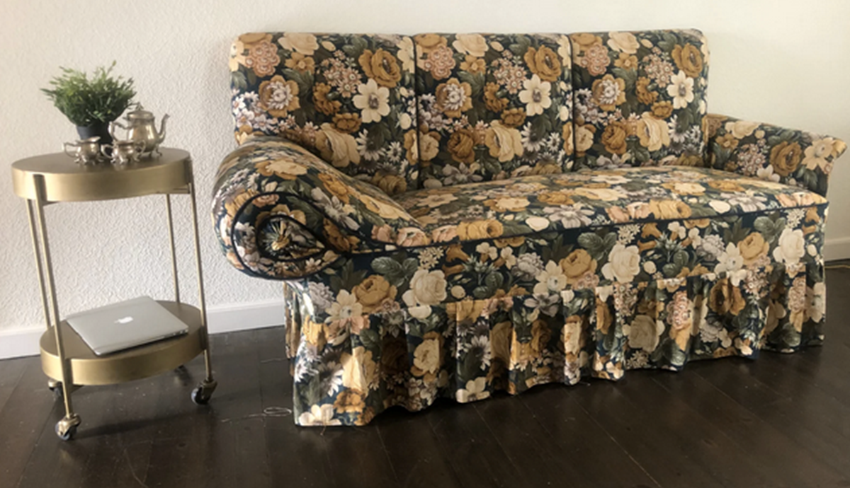 Wow. Sikke en fin, blomstret sofa Cecillie fra Barrit har til salg her på DBA. Hvis den skal hjem til dig og bo, skal du have 400 kroner op ad lommen.