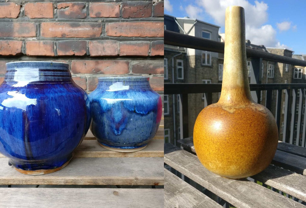 Her ses to af Christians favoritter; 2 Finn Lynggaard vaser i blå glasur, samt en høj vase fra Preben Brandt Larsen. Han har lidt over 400 stykker keramik stående hjemme, men ”kun” cirka 200 fremme, resten er pakket i kasser