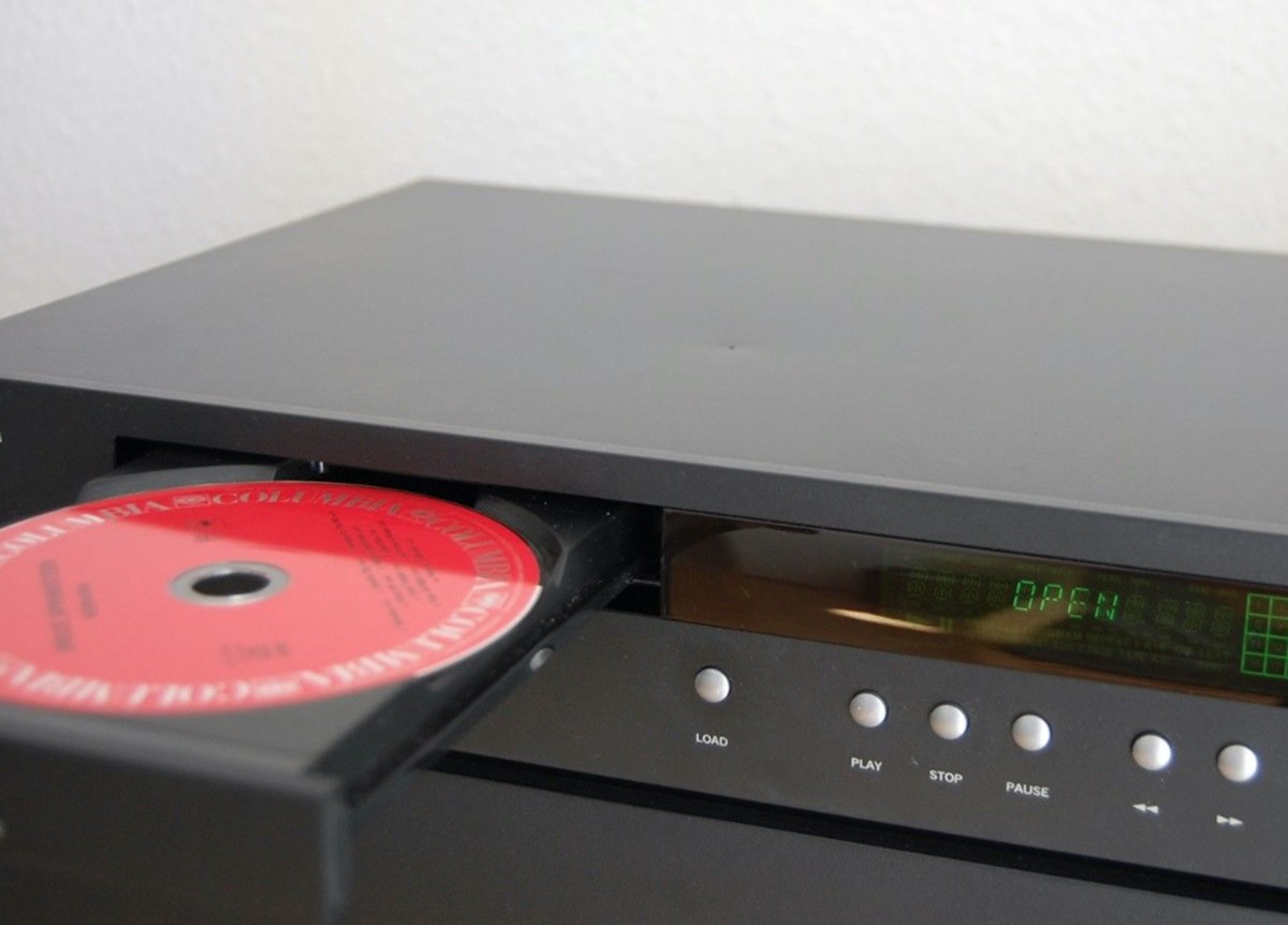 Streaming er hot. Men mange har stadig CD-plader stående. Virker CD-afspilleren ikke, kan du købe en anden billigt på DBA