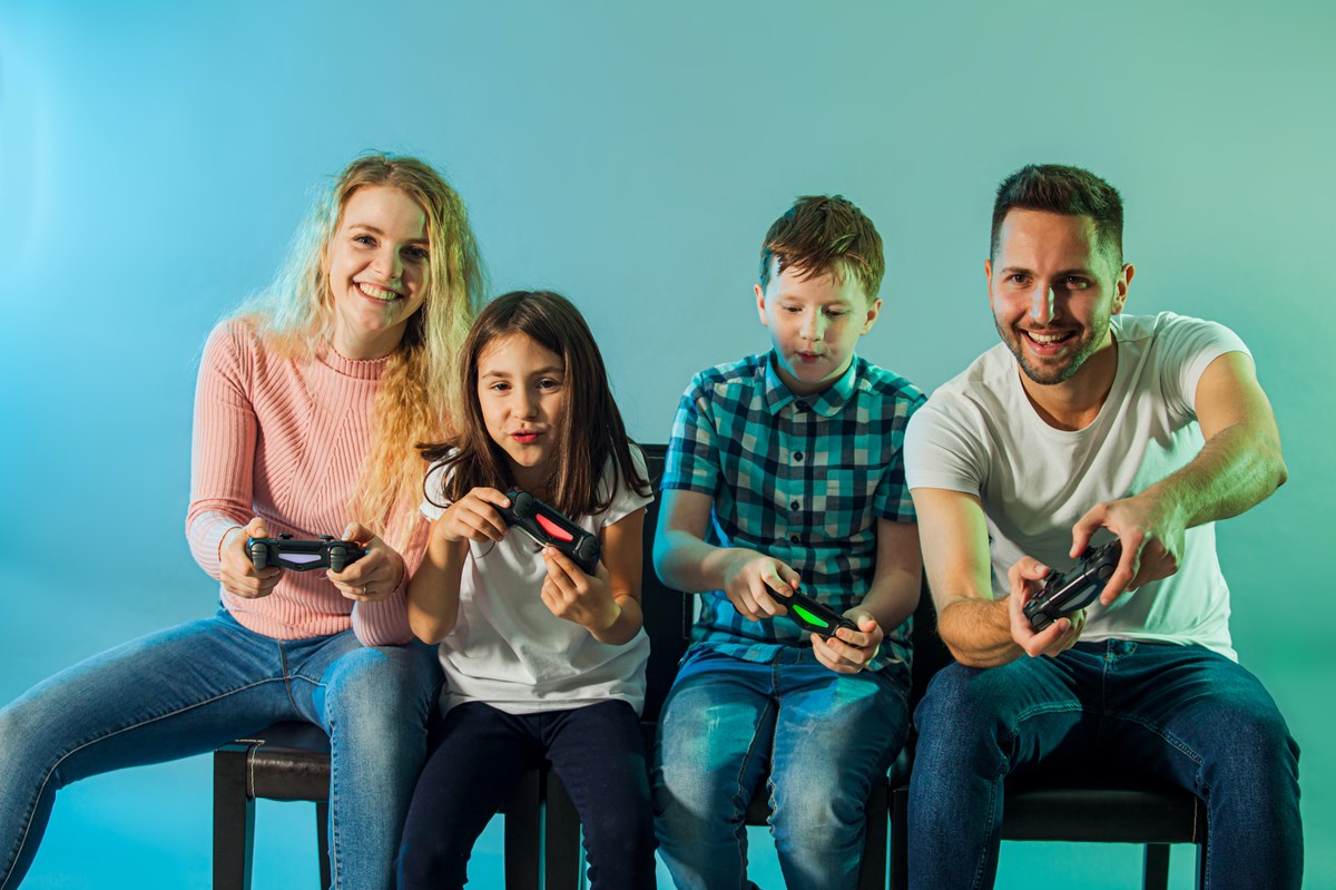 Sony PlayStation samler hele familien foran fladskærme til dyst og eventyr