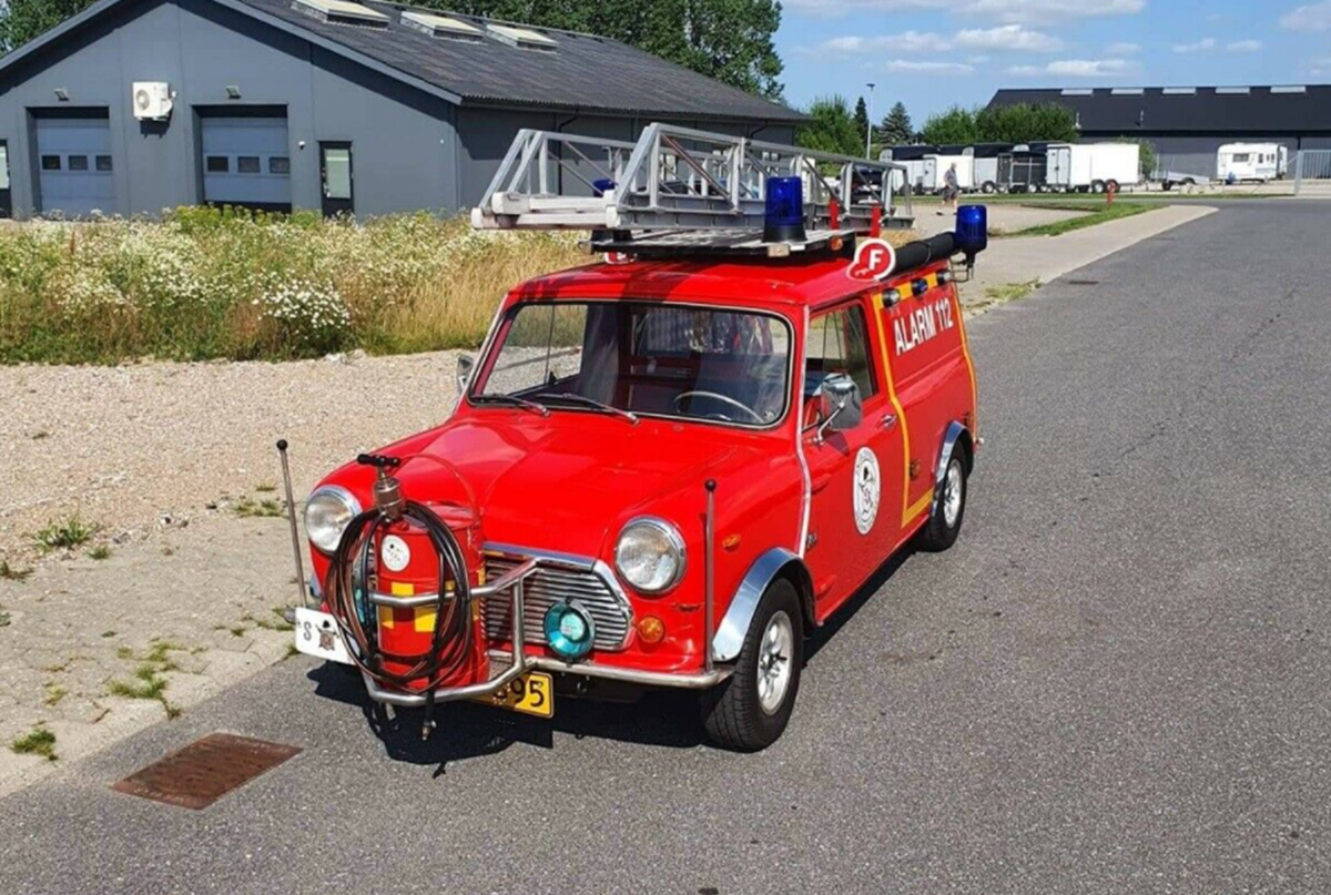 Det er Thomas fra Køge, der sælger denne miniput-brandbil for 73.000 kroner på DBA.