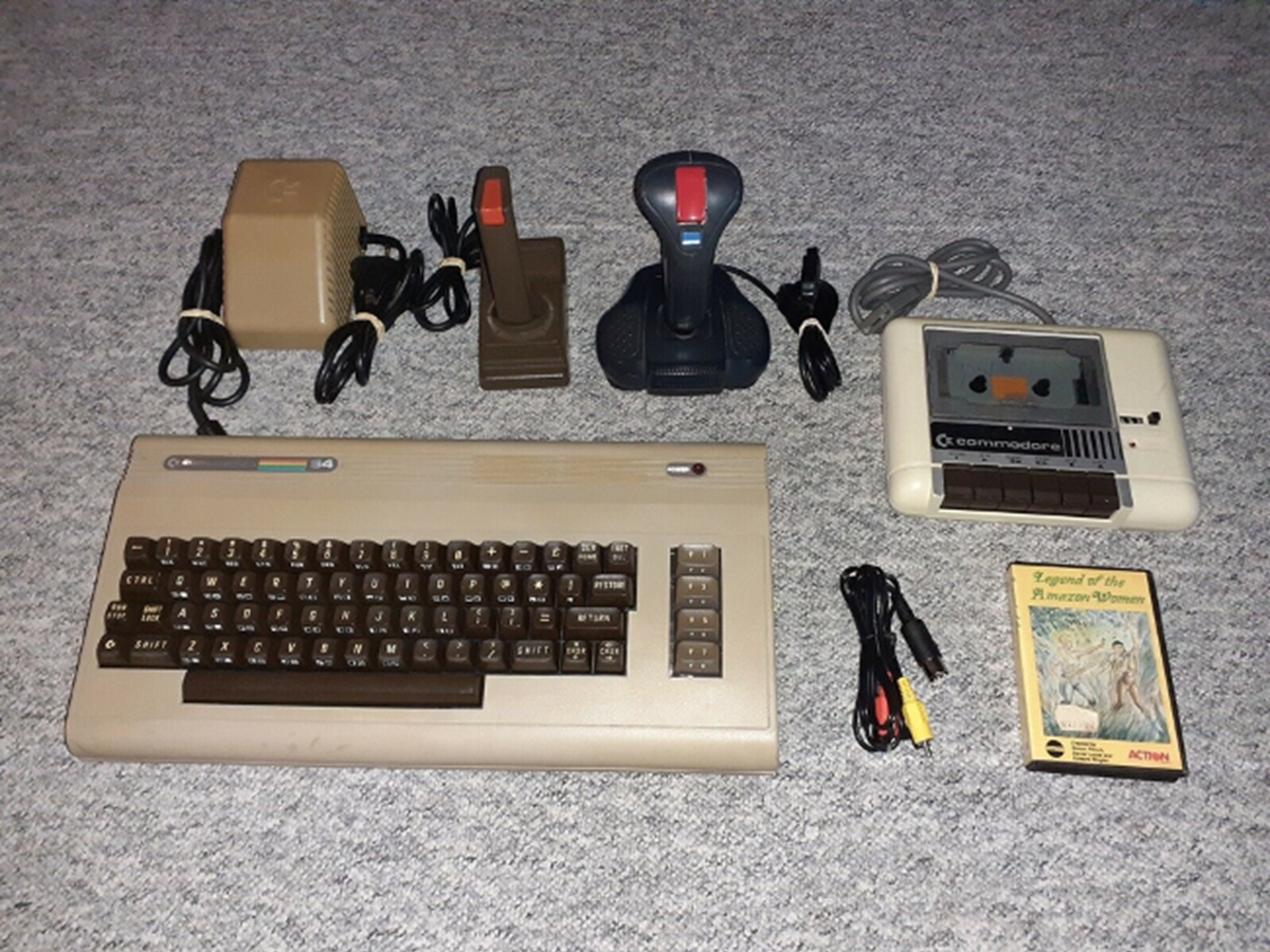 Commodore 64 så dagens lys i begyndelsen af 1980’erne og blev hurtigt en populær computer i hjemmene.