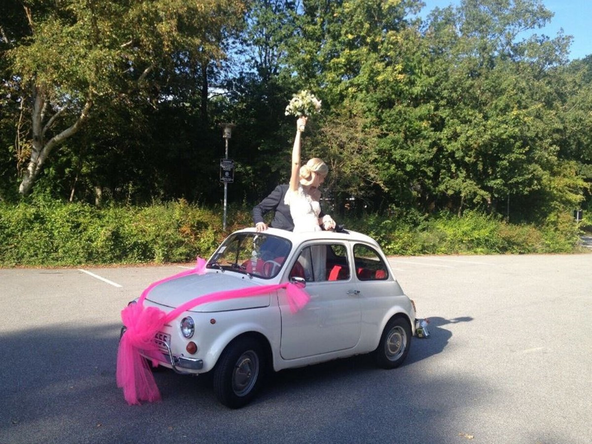 Maria fra København sælger sin elskede Fiat 500, som tilmed er blevet brugt som bryllupsbil, for bare 55.000 kroner.