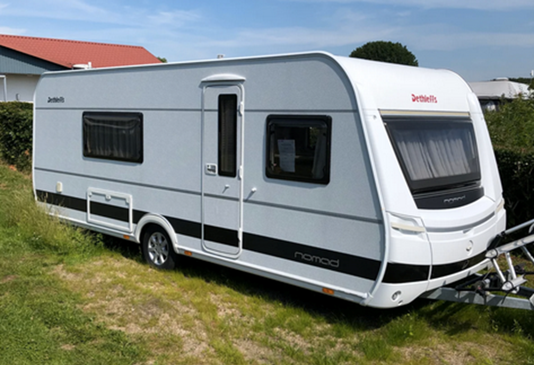 I stedet for at opbevare sin campingvogn et sted, har Jesper fra Kolding sat sin Dethleffs Nomad 520 RET campingvogn til salg. Den er fra 2015. Han har netop sat prisen ned til 136.000 kroner.