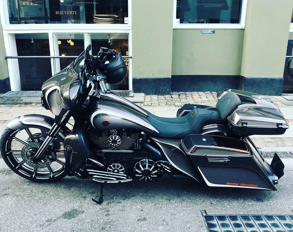En af de dyreste motorcykler på DBA i skrivende stund er denne Harley-Davidson, Street Glide Bagger. Motorcykel er sat til salg af Marcus fra Østerbro, der har udbudt slæden til 525.000 kroner